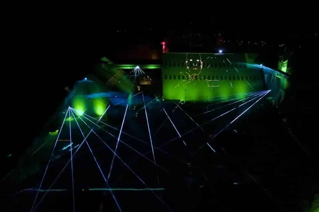 Lasershow mit Drohnenaufnahme
